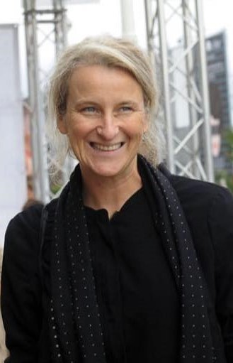 2. Nadia centrée